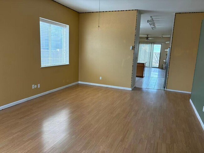 Photo - 1722 E Detroit St