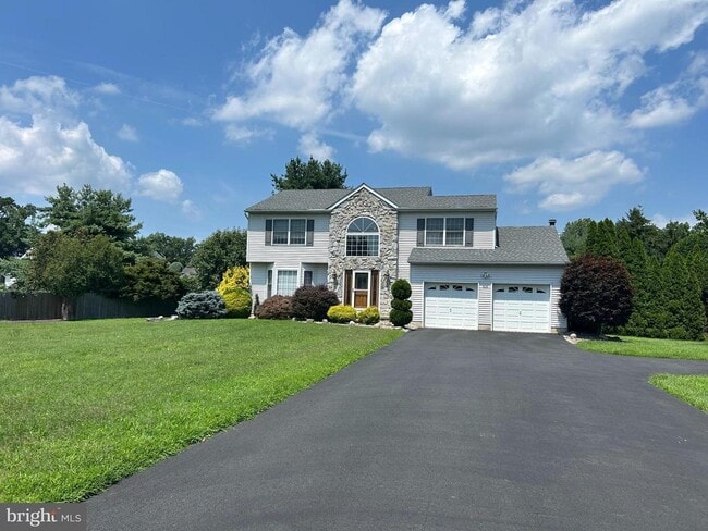 Photo - 828 Yardville Allentown Rd Casa