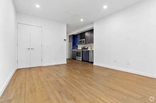 Building Photo - 1 bedroom in LONG ISLAND CITY NY 11101 Unit PHC Rental