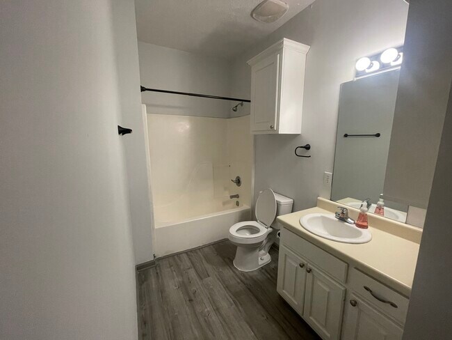 Photo - 105 Tomlinson Dr