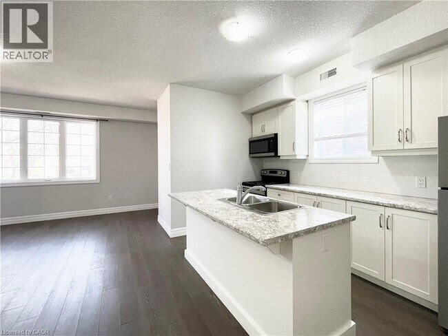 Photo - 44 FOURTH Avenue Unit# 2 LOWER