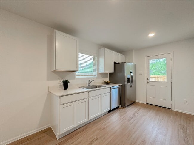 Photo - 1515 Las Cuevas Dr