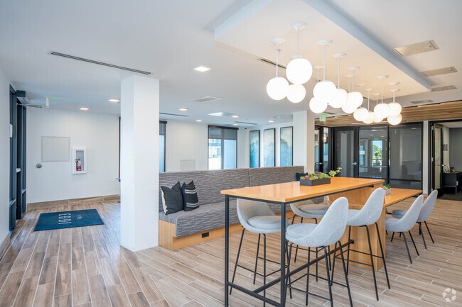 Photo - Oaks Pentagon Village