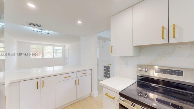 Building Photo - 1333 E Hallandale Beach Blvd Unit 326