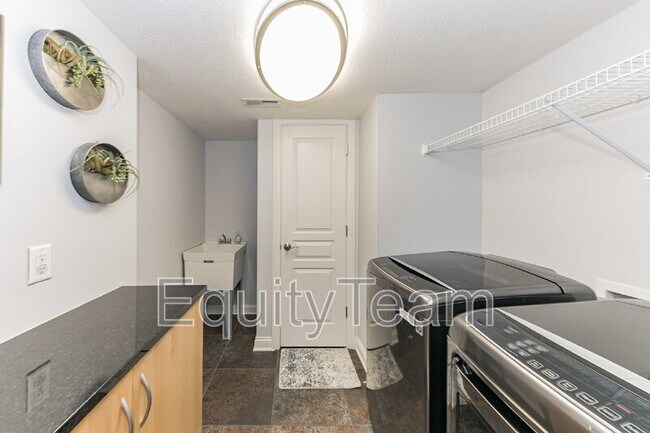 Photo - 135 S Pond Ct