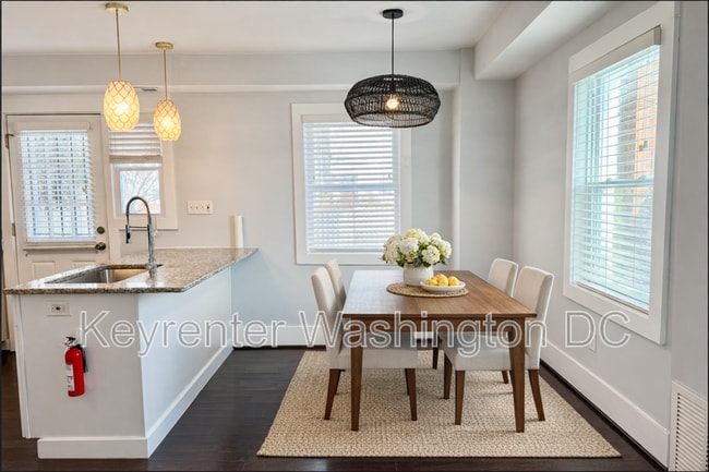 Photo - 2026 Savannah Pl SE