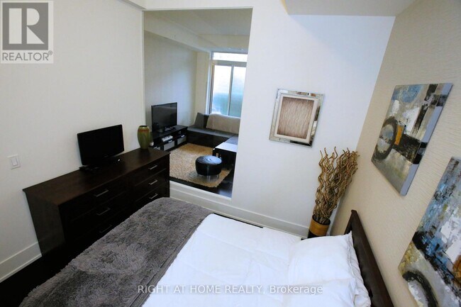 Photo - 330 Richmond St W Unit 210