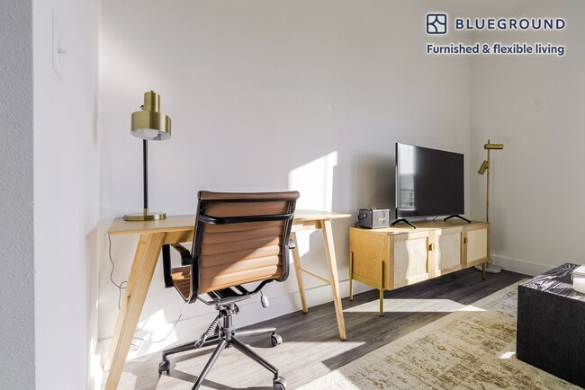 Photo - 212 W Highland Mall Blvd Unidad SI FL2-ID274