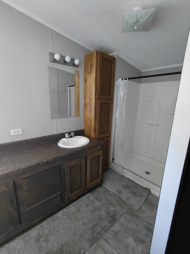 Photo - lot 28