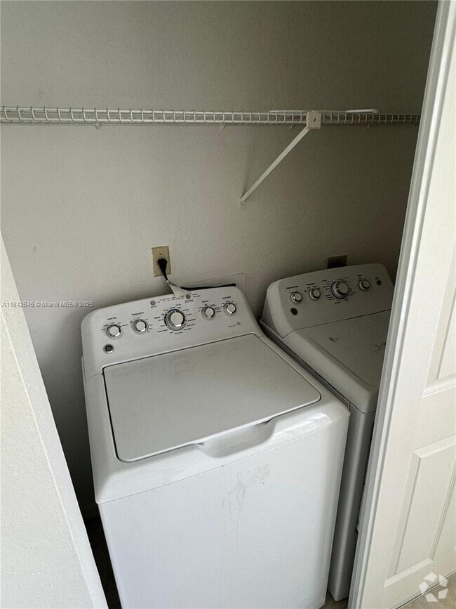 Building Photo - 3400 Pinewalk Dr N Unit 911 Rental