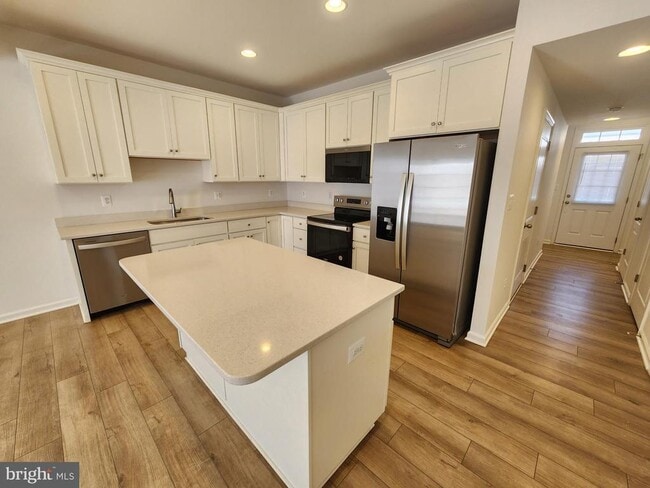 Photo - 437 Hillsdale Pl