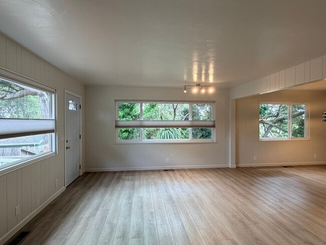 Photo - 922 Maple St