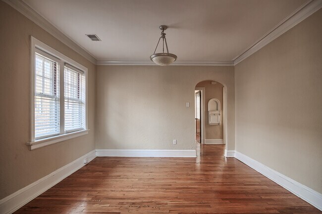 Photo - 7034 Dartmouth Ave