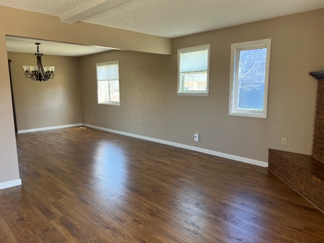 Photo - 2981 Avenue E