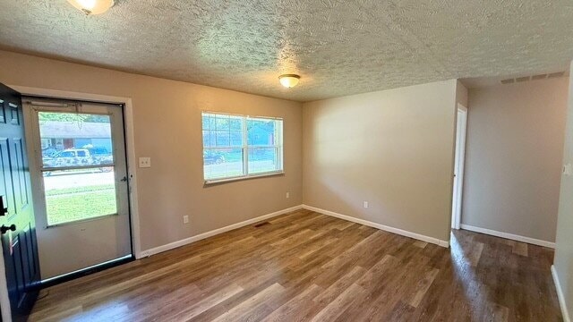 EAST SIDE 3 BEDROOM/1.5 BATH HOME AVAILABLE NOW!