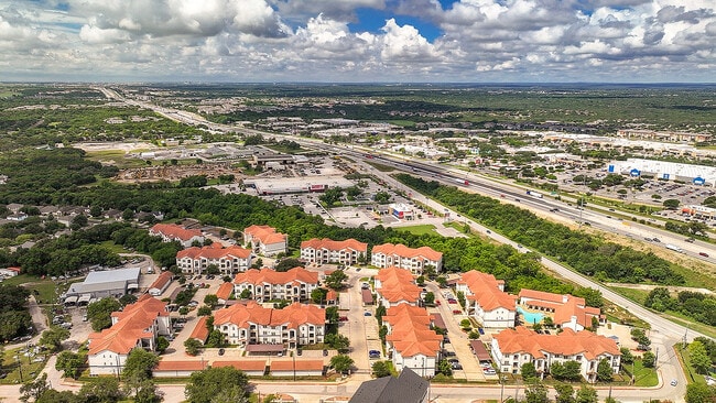 Close to I35 - Southpark Crossing Apartments
