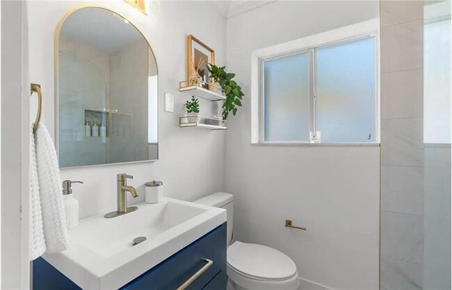 Photo - 719 NE 20th Ave
