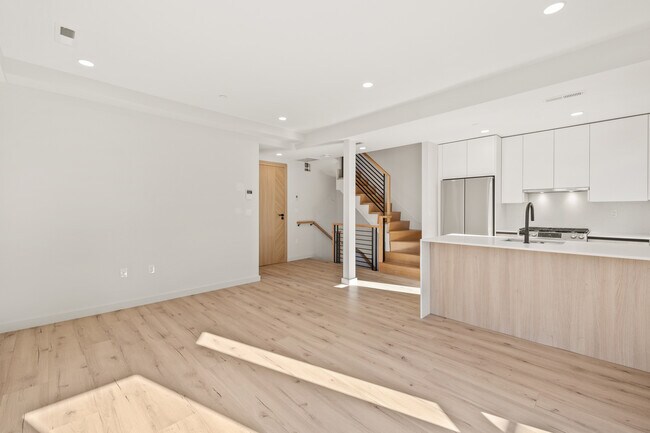 Photo - 6 National St Unit 2