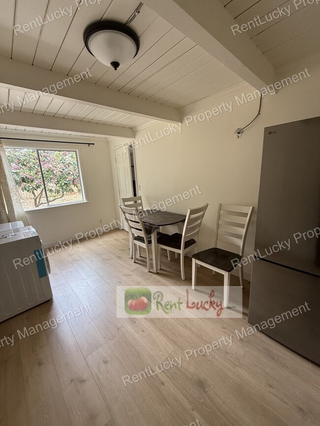 Photo - Super-Cute & Remodeled 1-Bedroom MIL Apartment in Great Kirkland Neighborhood FOR RENT!!