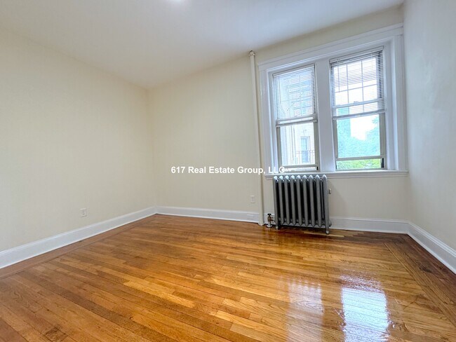 Building Photo - 27 Park Dr Rental