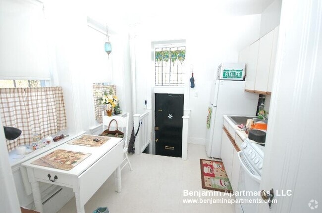 Building Photo - 8 Chiswick Rd Unit 0 Rental