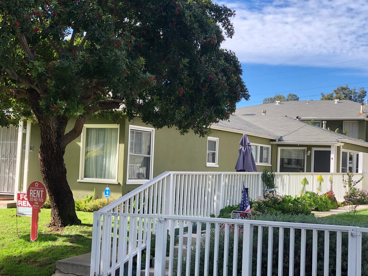 Beautifully Maintained 4 unit bldg - 1033 Pearl St Unit Front