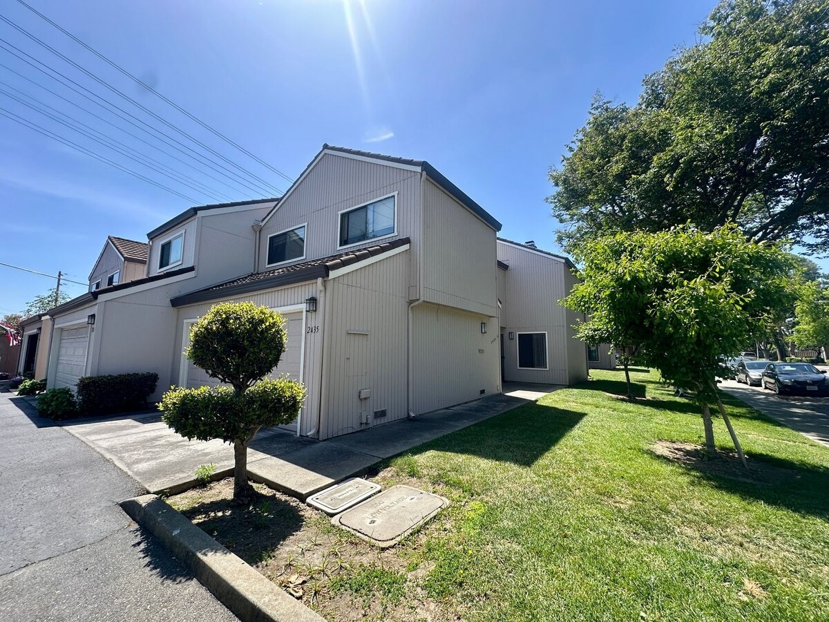 Photo - 2435 South Dr