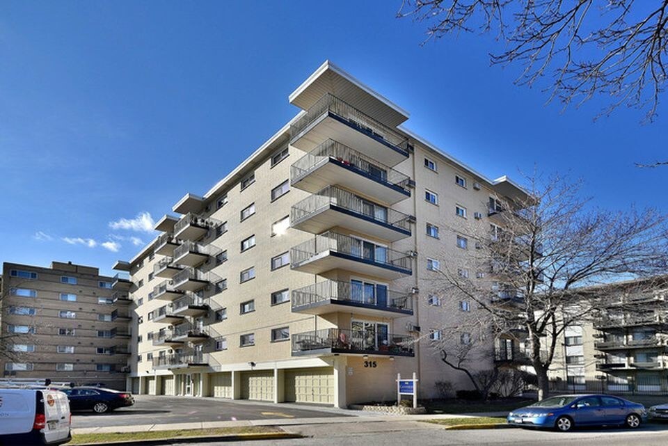 Canterbury Condominiums - 315 Desplaines Ave Condo Unit 304