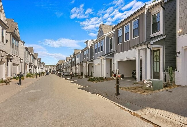 Photo - 727 Stickley Oak Way