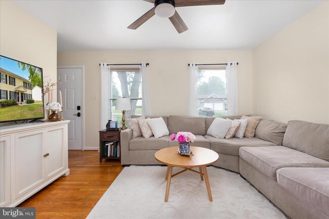 Photo - 208 N Rappahannock St