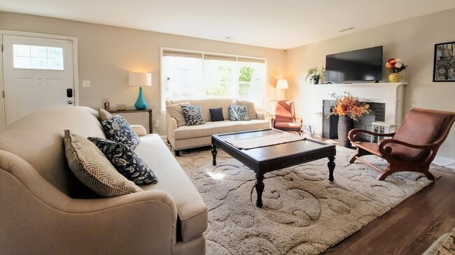 Building Photo - 9605 Singleton Dr