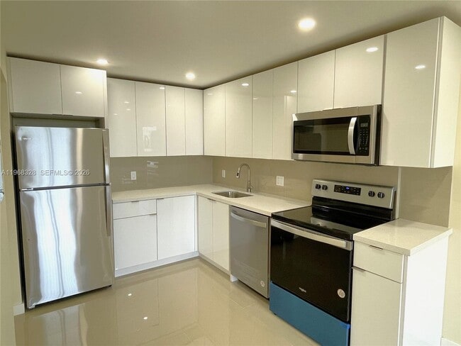 Building Photo - 16851 NE 23rd Ave Unit B-521