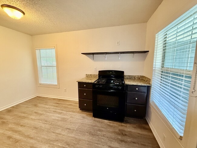 Photo - 4709 Penrose Ave