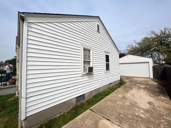 Photo - Lease to Purchase! Make Ready Home!