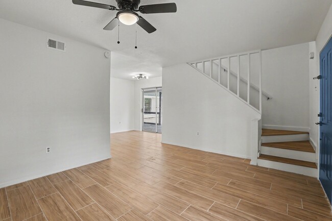 Photo - 2119 Barr St Unit D