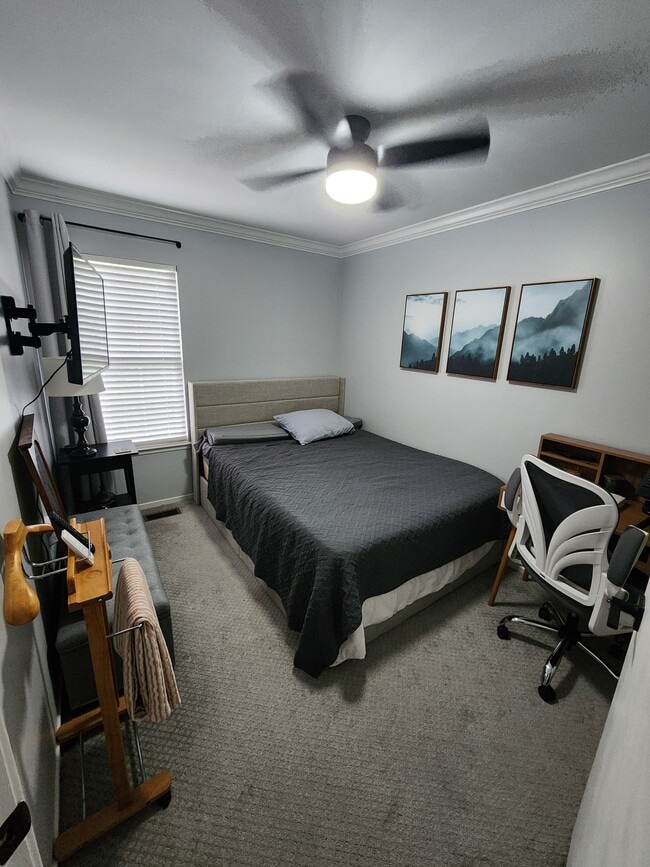 3922 Marquis Pl Unidad Upstairs and Main Floor - Furnished + Office