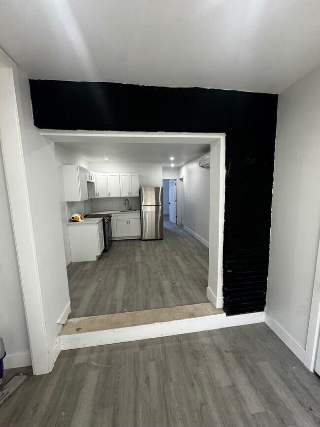 Photo - 2512 S Dewey St Apartments