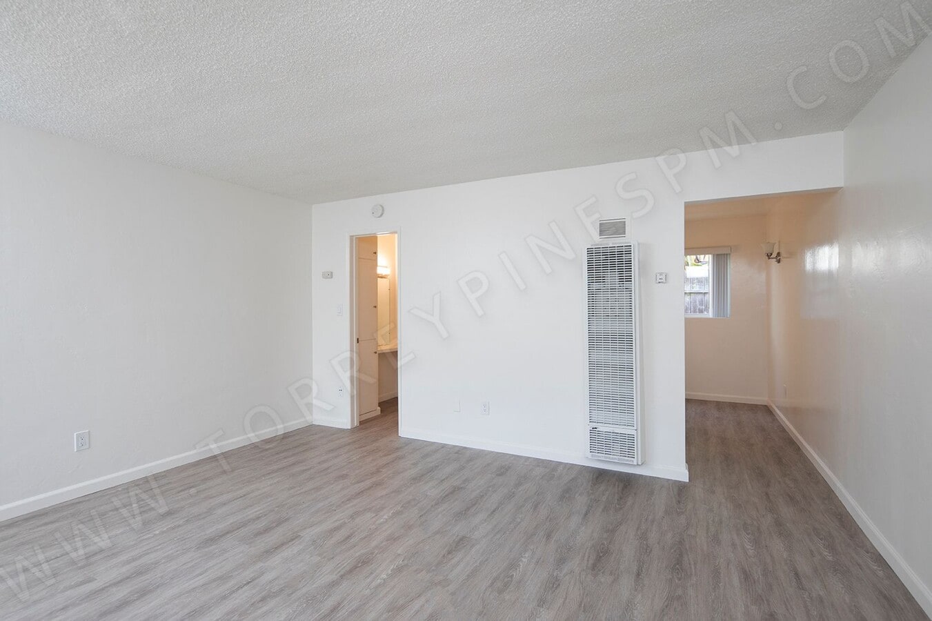 Photo - 1128 Felspar Street