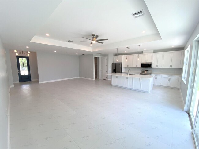 Photo - ** GOLDEN GATE ** 4 BED / 2 BATH - SINGLE ...