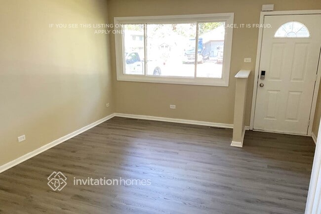 Photo - 1694 Clifford St