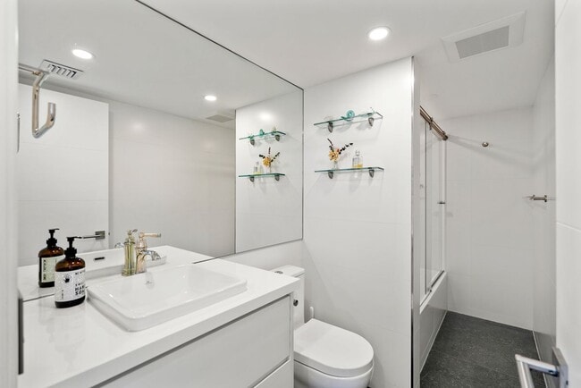 Photo - 5757 Collins Ave