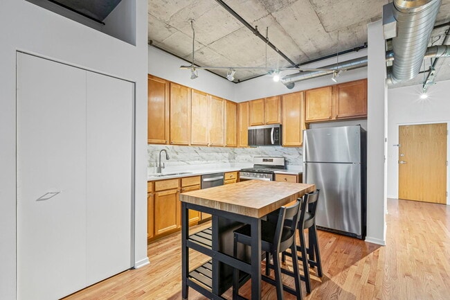 Photo - 933 W Van Buren St Unit 523