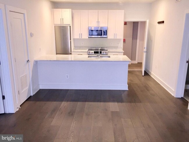 Kitchen - 1412 Chapin St NW Unit 303