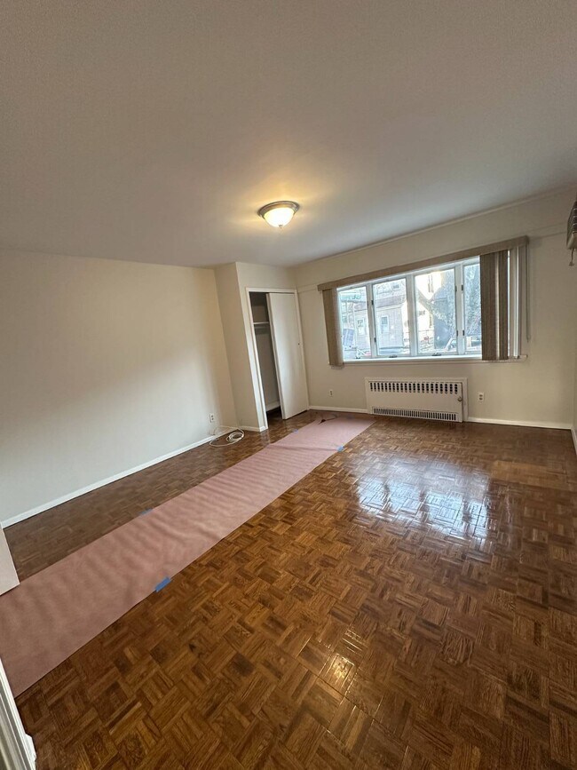 Photo - 62-47 64th St