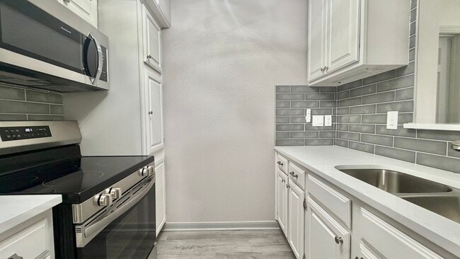 Building Photo - 1311 Antoine Dr Unit 219