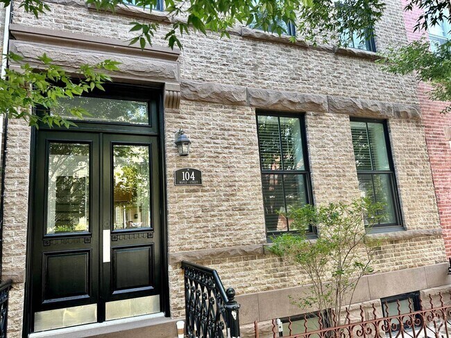 Building Photo - 104 Maple St Unit 1 Rental