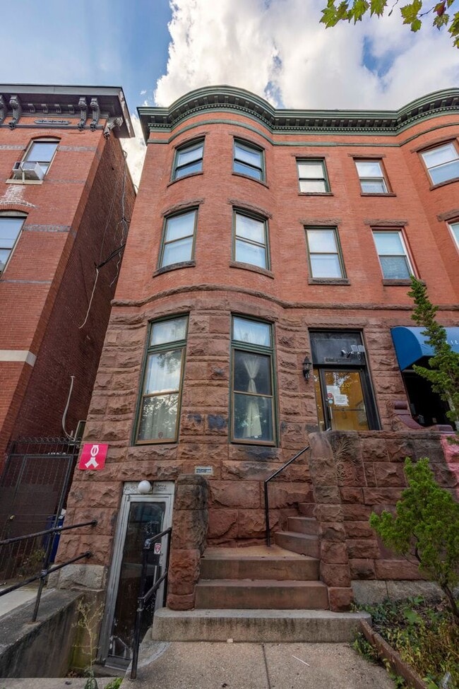 Building Photo - Apartment Unit 2