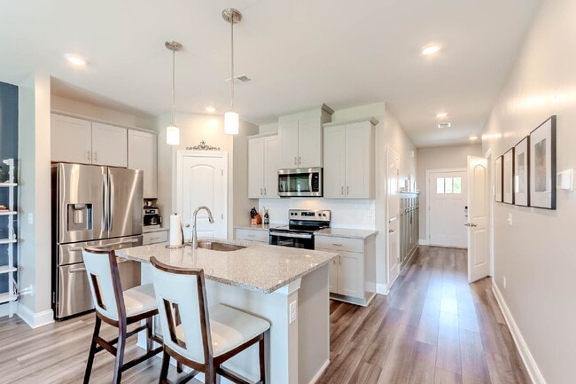 3/2.5 Townhome w/ Garage. Great Location!