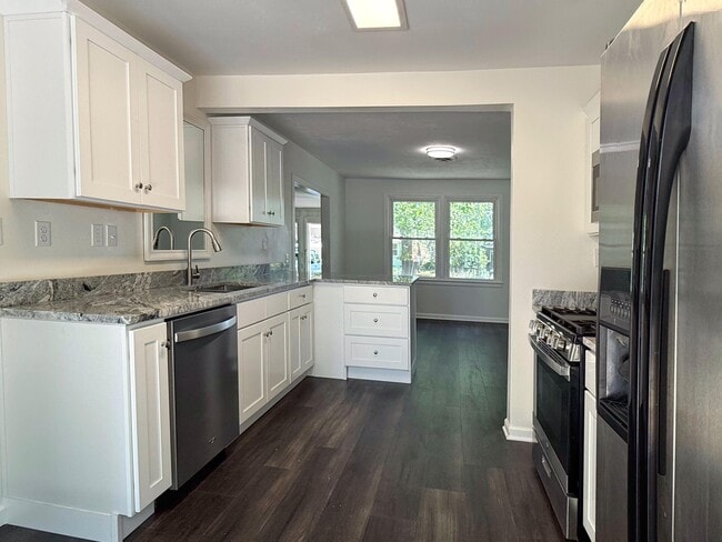 Photo - 244 Greenbrier Dr NE