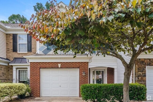 Building Photo - Townhome |Fenced Back Patio with Privacy F...
